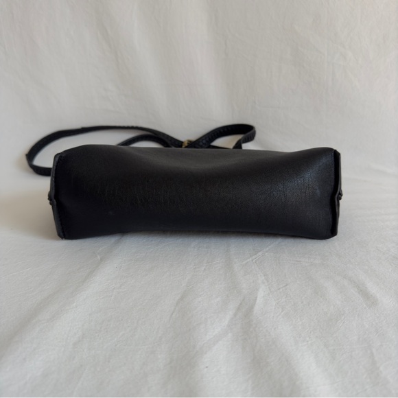 SASHA & SOFI Classic Simple Black Faux Leather Crossbody HandBag w/ Pouch - Picture 5 of 6